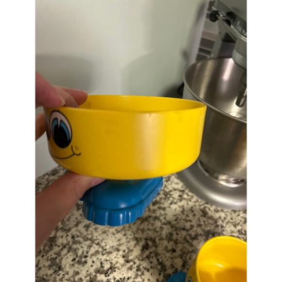 Vintage DEKA footsie tootsie yellow bowl and cup set, 1970’s, made in the USA. - Picture 8 of 9